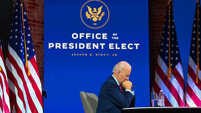 Der gewählte Präsident der USA, Joe Biden, nimmt im Bundesstaat Delaware an einer Videokonferenz teil. Er und sein Team sind bereit, das Amt zu übernehmen, doch nach wie vor müssen sie sich gedulden: Noch-Präsident Donald Trump weigert sich beharrlich, Bidens Sieg bei den Wahlen anzuerkennen.