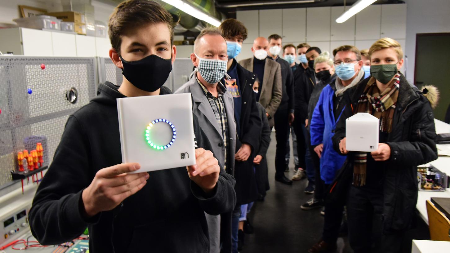 Max-Grundig-Schüler bauen CO2-Ampeln selbst Max-Grundig-Schüler bauen CO2-Ampeln selbst