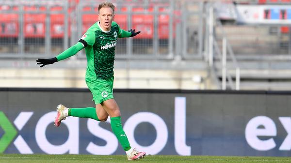 Der Derbysieg: Das Kleeblatt gewinnt das Hinspiel beim 1. FC Nürnberg mit 3:2, Havard Nielsen schnürt einen Doppelpack. Danach klettern die Fürther an die Tabellenspitze.