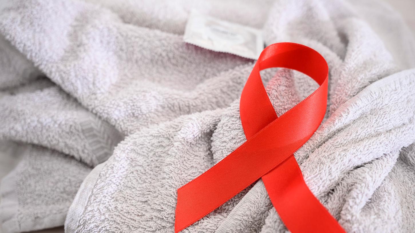 Die Infektion mit dem HI-Virus wurde bei Hermann B. zum Glück früh entdeckt. Aber die Medikamente, die Aids hemmen, setzten ihm auf andere Weise schwer zu.
Die Infektion mit dem HI-Virus wurde bei Hermann B. zum Glück früh entdeckt. Aber die Medikamente, die Aids hemmen, setzten ihm auf andere Weise schwer zu.