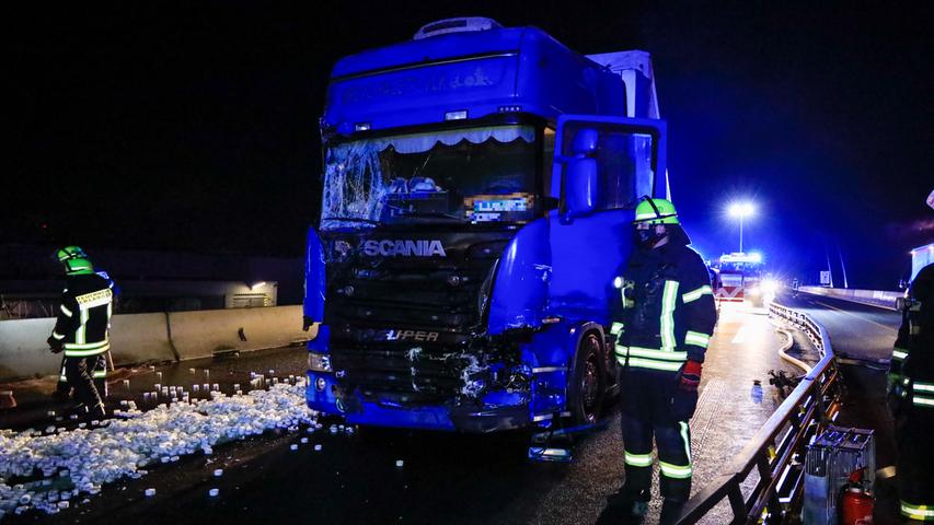 Kollision mit fünf Verletzten auf A3: Lkw-Fahrer gerät in Gegenverkehr