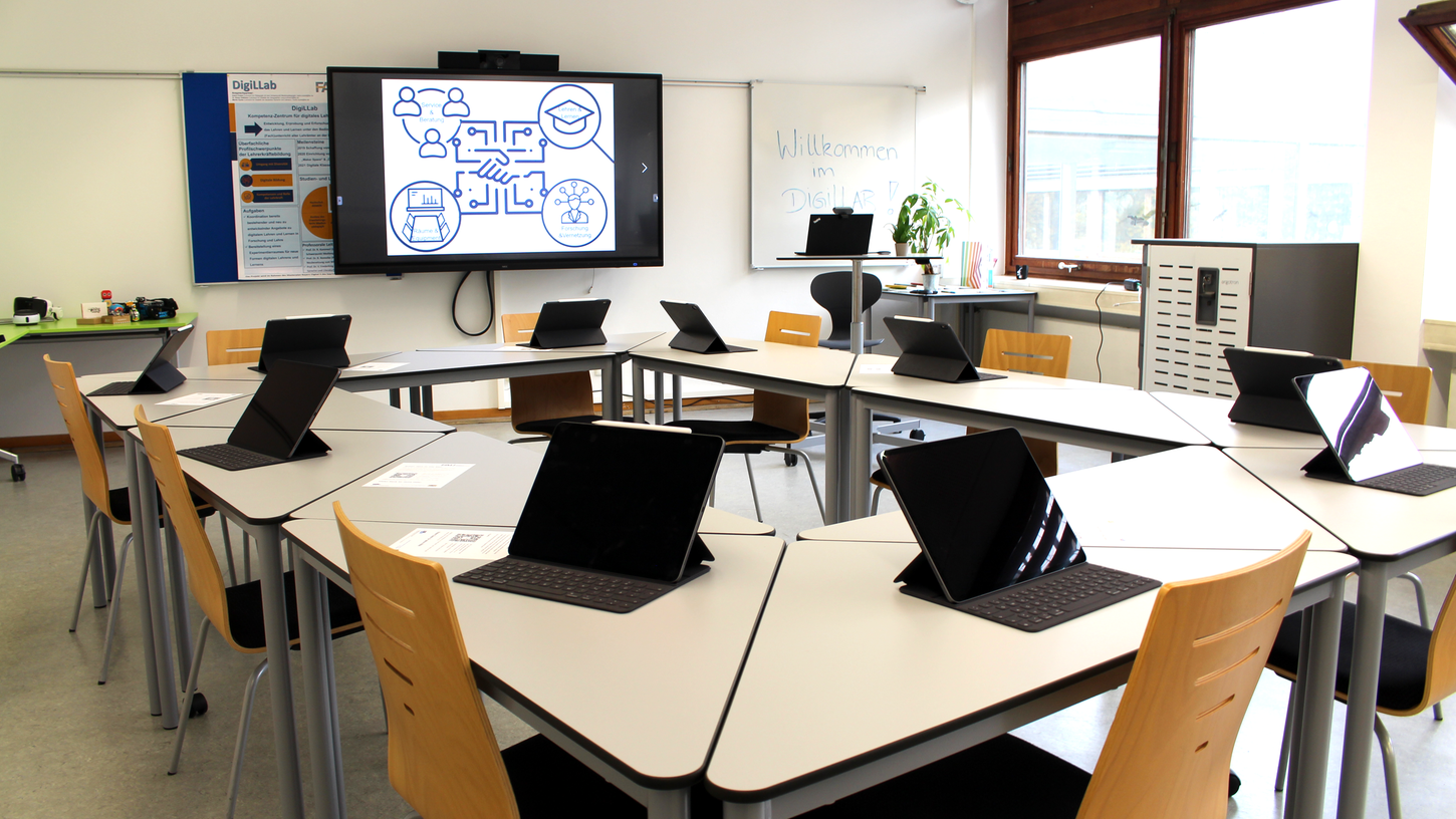 Hier sollen angehende Lehrer das digitale Unterrichten üben: im neuen "DigiLab" an der Uni in Nürnberg.