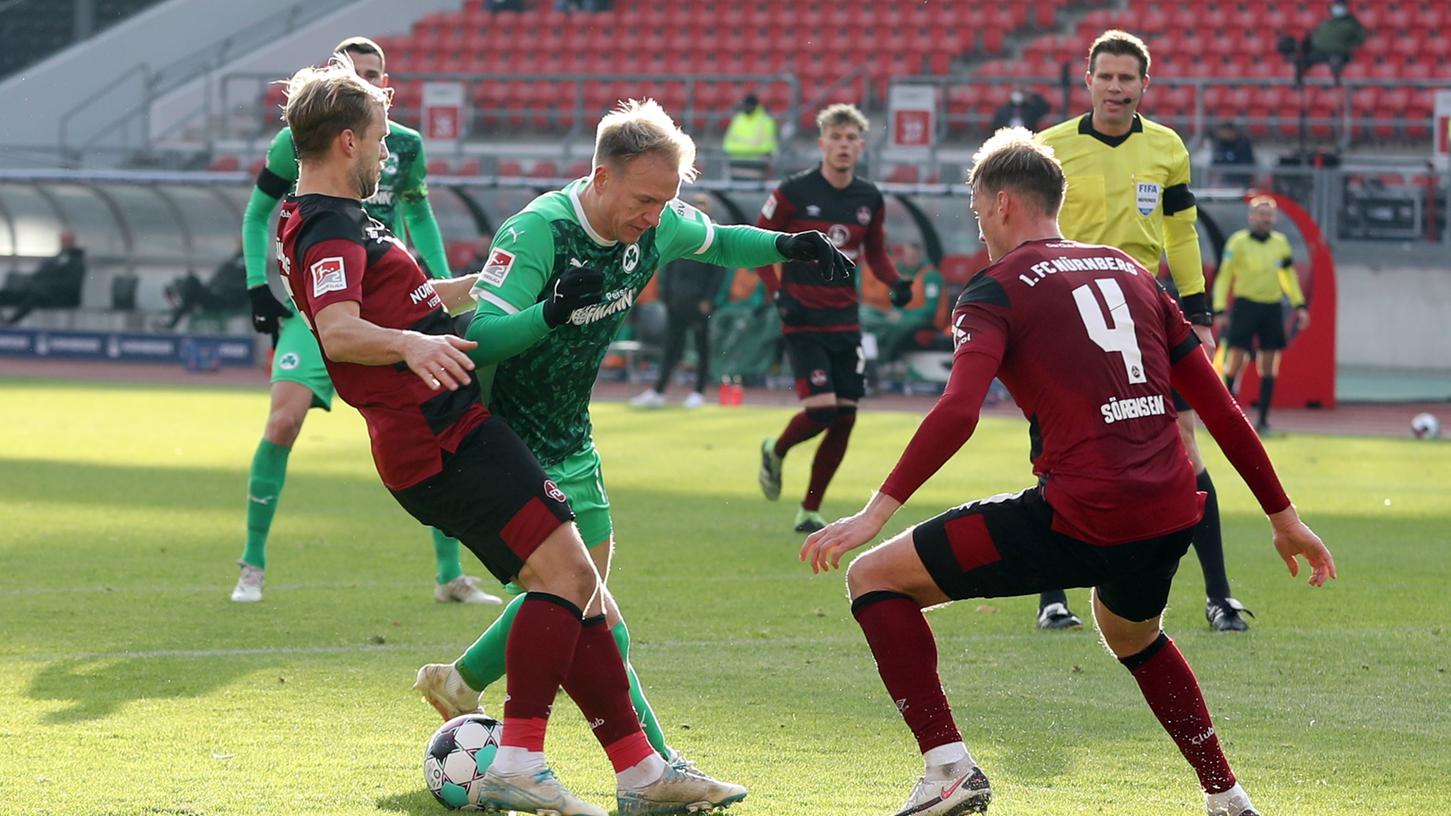 Der Club-Defensive mangelte es im Derby oftmals an Zugriff. Der Club-Defensive mangelte es im Derby oftmals an Zugriff.