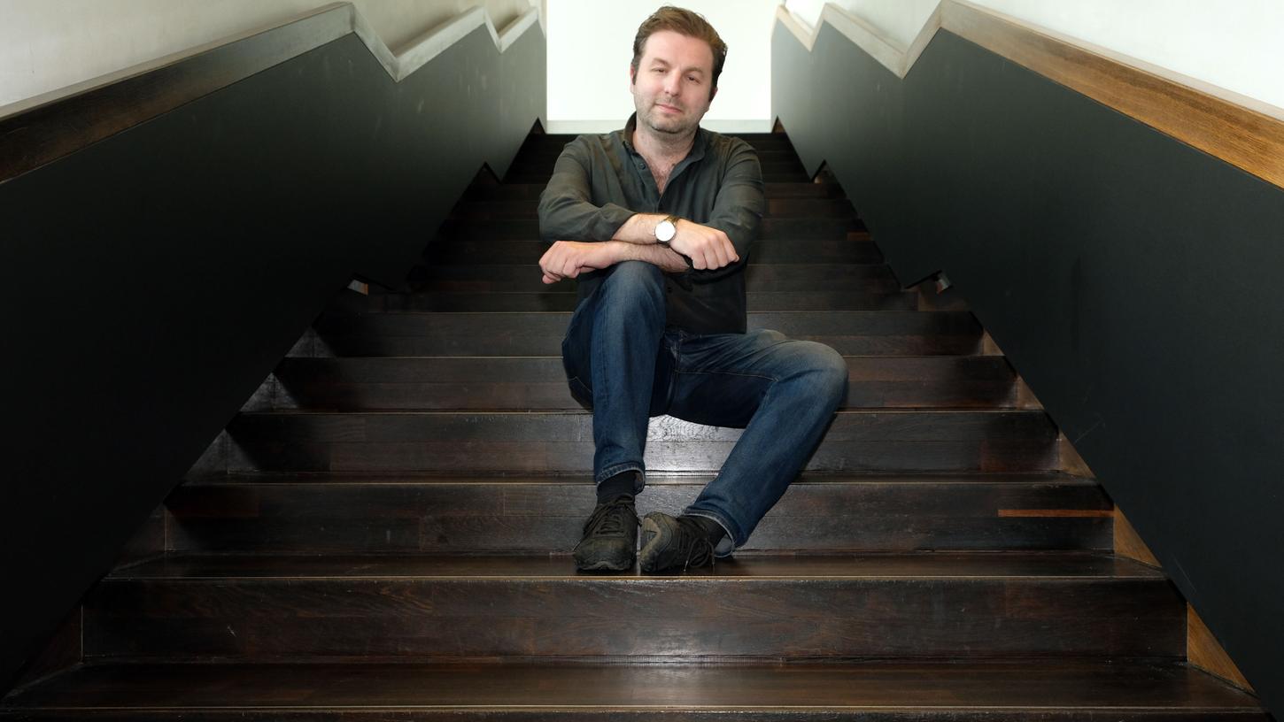 Jan Philipp Gloger bleibt dem Nürnberger Staatstheater als Leiter des Schauspiels noch weitere fünf Jahre erhalten.
Jan Philipp Gloger bleibt dem Nürnberger Staatstheater als Leiter des Schauspiels noch weitere fünf Jahre erhalten.