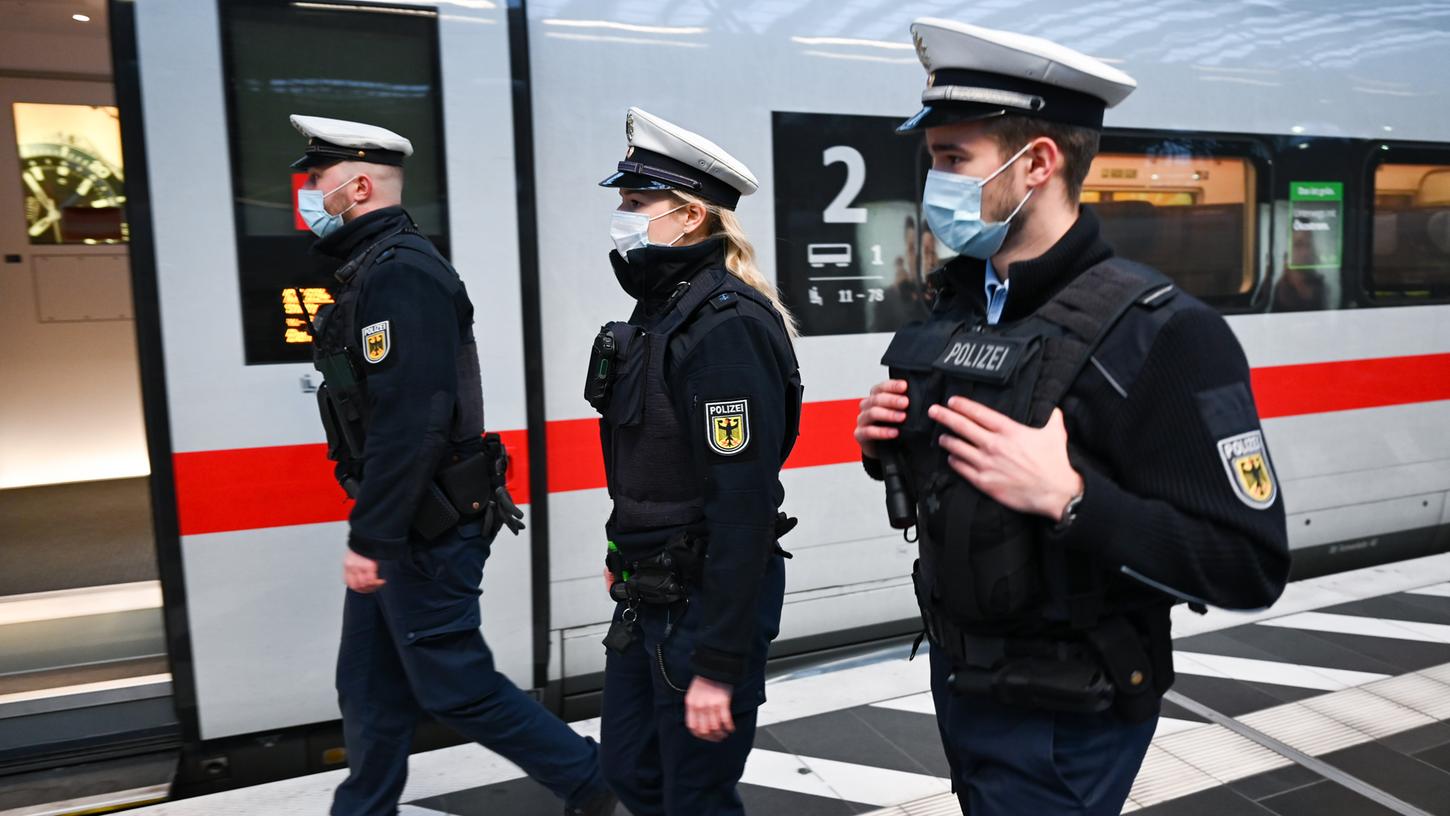 Bundespolizisten nahmen am Hauptbahnhof in Nürnberg zwei Schläger fest.