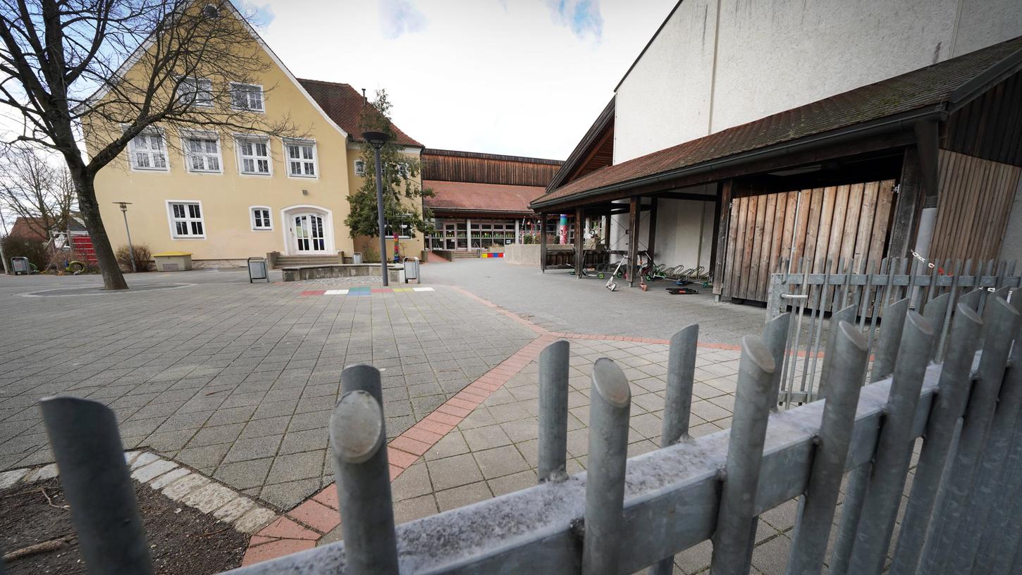 Die Grundschule in Holzheim.