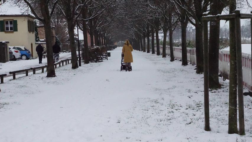 Zu allen Jahreszeiten lässt es sich an der Altmühlpromenade herrlich flanieren. Auch bei Schnee wird der Spazierweg gerne genutzt.