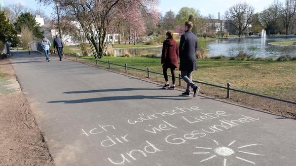 Die Ausgangssperre in Bayern bleibt unverändert, auch bei den Regeln für Schulen ändert sich zumindest vorerst nichts - ein paar Lockerungen hat das bayerische Kabinett aber beschlossen. Die Regeln im Freistaat bis zum 9. Mai im Überblick.