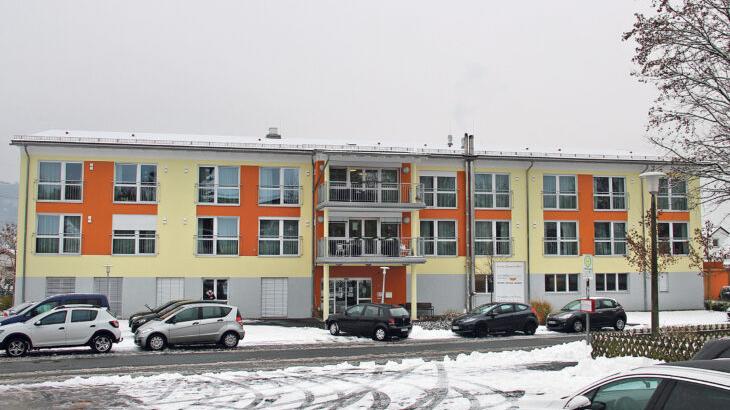 Am Sonntag war ein Coronafall in dem Pflegeheim in der Schulstraße in Schnaittach bekannt geworden, seitdem wurden durch Schnelltests 14 Bewohner und zehn Mitarbeiter positiv getestet. Die PCR-Testergebnisse stehen noch aus. Die infizierten Bewohner zeigen keine Symptome, sagt die Heimleitung. Am Sonntag war ein Coronafall in dem Pflegeheim in der Schulstraße in Schnaittach bekannt geworden, seitdem wurden durch Schnelltests 14 Bewohner und zehn Mitarbeiter positiv getestet. Die PCR-Testergebnisse stehen noch aus. Die infizierten Bewohner zeigen keine Symptome, sagt die Heimleitung.