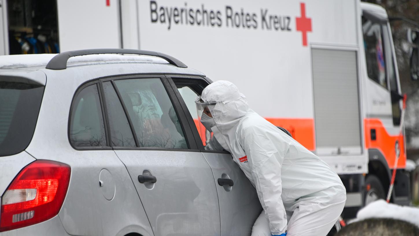 Rund 400 Personen – vor allem Schüler und Lehrkräfte – wurden am Mittwoch auf dem Kellerwald-Parkplatz an der Lichteneiche getestet. 