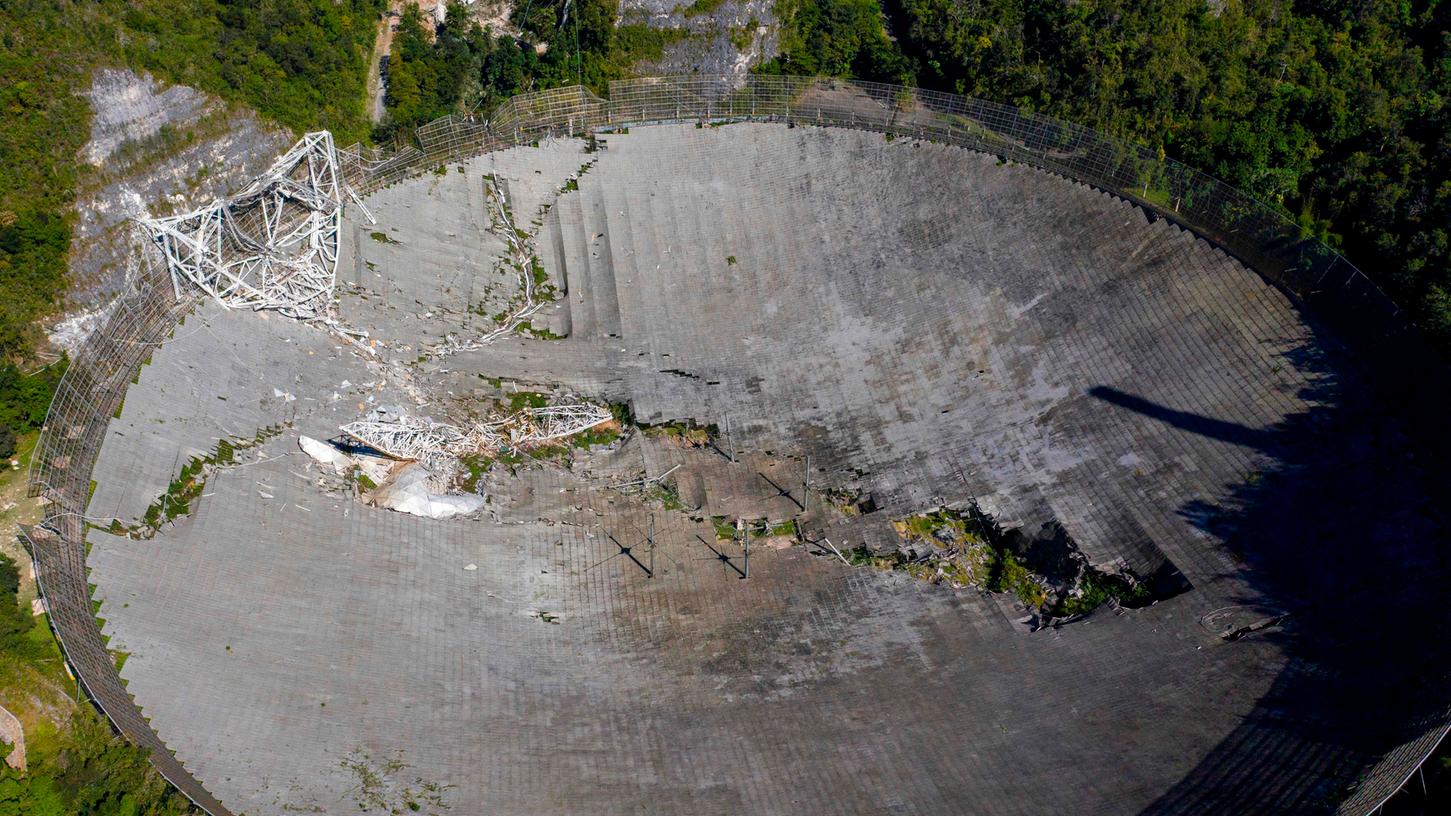 Das einst weltgrößte Radioteleskop in Puerto Rico ist in sich zusammengefallen.