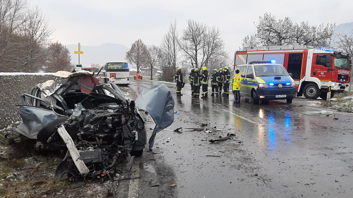 Mehrere Kinder sind bei einem Schulbus-Unfall in Oberbayern verletzt worden. Der Bus war im Landkreis Traunstein mit einem Auto zusammengestoßen. 