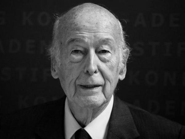 Frankreich trauert um seinen früheren Präsidenten Valéry Giscard d'Estaing. Der überzeugte Europäer war in seinem Haus im zentralfranzösischen Département Loir-et-Cher an den Folgen einer Covid-19-Erkrankung gestorben.