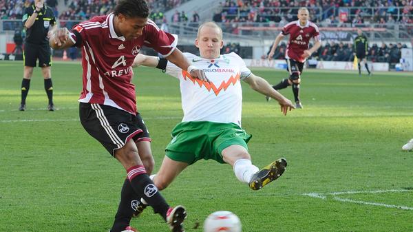 Auch Rubin Okotie, der mit reichlich Vorschusslorbeeren aus Wien nach Nürnberg kam, konnte sich beim FCN nicht durchsetzen. Bei den Profis brachte es der feine Techniker mit dem glanzvollen Vornamen nur auf 127 Minuten in der Bundesliga und im DFB-Pokal, konnte in dieser Zeit aber immerhin ein Tor vorbereiten. Seine fußballerische Wanderschaft sollte den österreichischen Nationalstürmer später zu 1860 aber auch nach China führen.