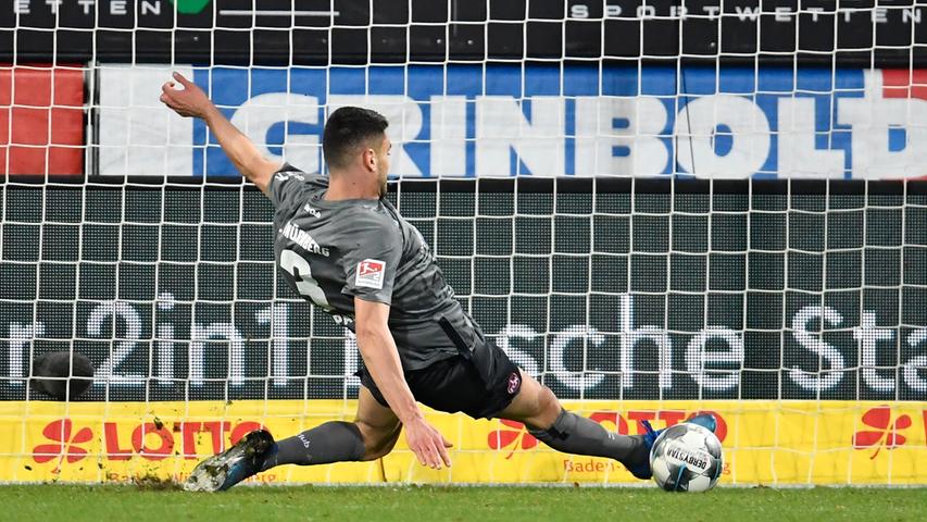 Ein Club-Coup in der Winterzeit? Der glückte dem FCN in der vergangenen Saison definitiv mit der Leihe von Konstantinos Mavropanos. In einer ansonsten recht düsteren Rest-Rückrunde war der vertraglich an Arsenal gebundene Innenverteidiger einer der wenigen Club-Lichtblicke. Mit seinem starken Stellungsspiel, seinen im Notfall rettenden Grätschen, seiner Präsenz und Souveränität sorgte der Hüne aus Hellas regelmäßig für Begeisterung bei Fans und Mitspielern. Durch das Engagement des Griechen gelang es dem Club, seine brüchige Abwehr zumindest ein Stück weit zu stabilisieren. Wenig verwunderlich, dass nach dem Leihende klassenhöhere Stuttgarter zugriffen, um in Person von Sven Mislintat, früher ebenfalls bei Arsenal aktiv, Mavropanos an den Neckar zu locken. Ein Club-Coup in der Winterzeit? Der glückte dem FCN in der vergangenen Saison definitiv mit der Leihe von Konstantinos Mavropanos. In einer ansonsten recht düsteren Rest-Rückrunde war der vertraglich an Arsenal gebundene Innenverteidiger einer der wenigen Club-Lichtblicke. Mit seinem starken Stellungsspiel, seinen im Notfall rettenden Grätschen, seiner Präsenz und Souveränität sorgte der Hüne aus Hellas regelmäßig für Begeisterung bei Fans und Mitspielern. Durch das Engagement des Griechen gelang es dem Club, seine brüchige Abwehr zumindest ein Stück weit zu stabilisieren. Wenig verwunderlich, dass nach dem Leihende klassenhöhere Stuttgarter zugriffen, um in Person von Sven Mislintat, früher ebenfalls bei Arsenal aktiv, Mavropanos an den Neckar zu locken.