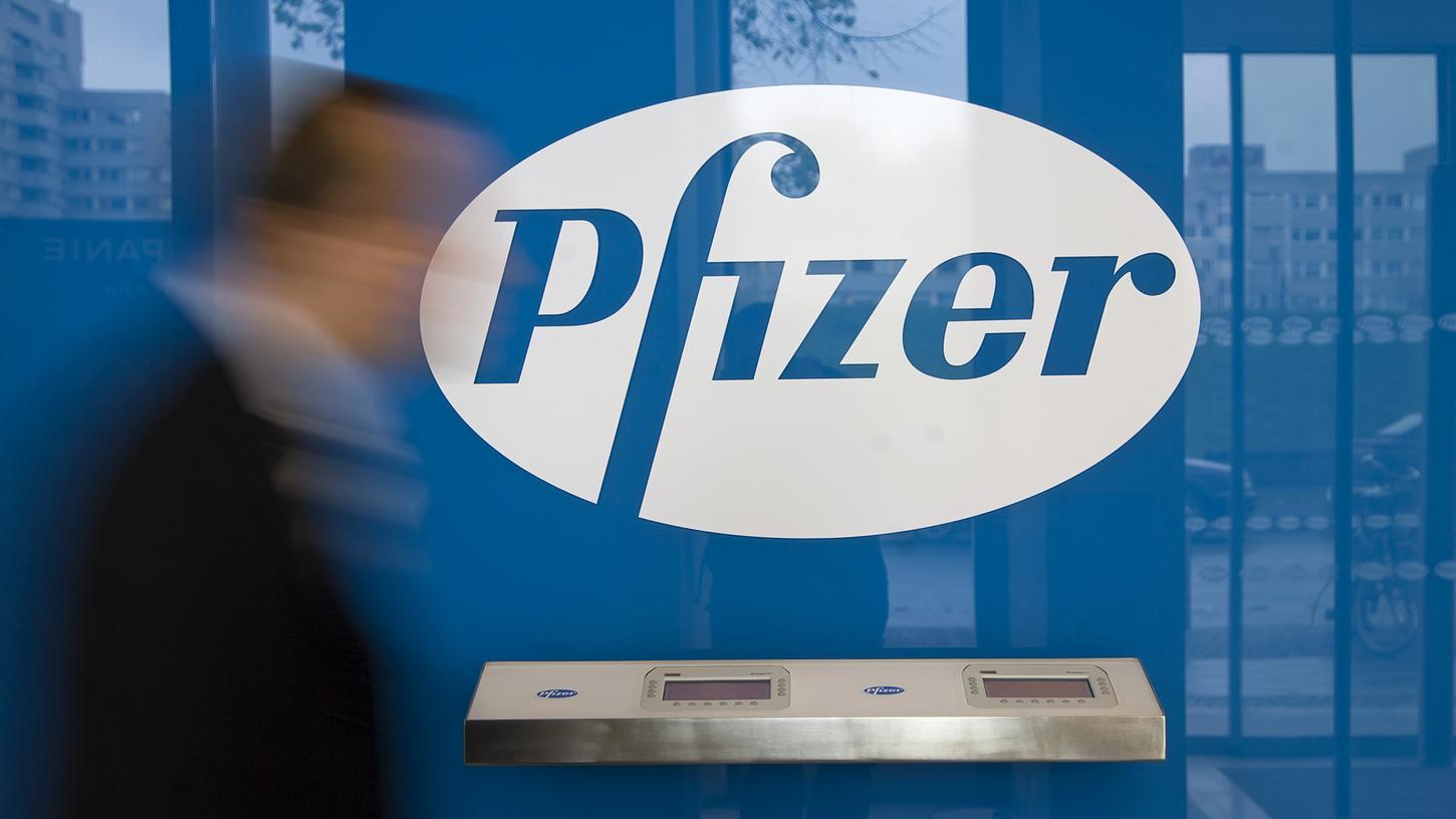 Der Pharmakonzern Pfizer hat das Auslieferungsziel bei seinem Corona-Impfstoff in diesem Jahr halbieren müssen.