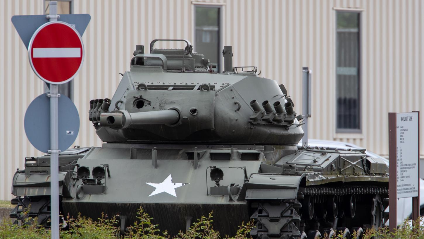 Auf dem Gelände des Truppenübungsplatzes in Grafenwöhr der US-Army ist ein M 41 Panzer ausgestellt. Der US-Kongress will den geplanten massiven Abzug amerikanischer Soldaten aus Deutschland vorerst blockieren.   