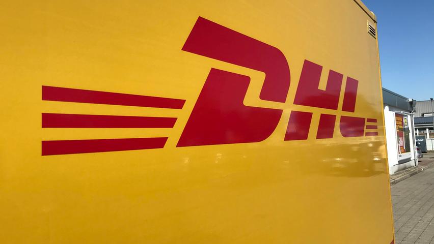 Die DHL musste zu Ostern 2020 rund neun Millionen Pakete zustellen. Zu Weihnachten könnten es aufgrund des Lockdowns noch mehr werden.
Die DHL musste zu Ostern 2020 rund neun Millionen Pakete zustellen. Zu Weihnachten könnten es aufgrund des Lockdowns noch mehr werden.