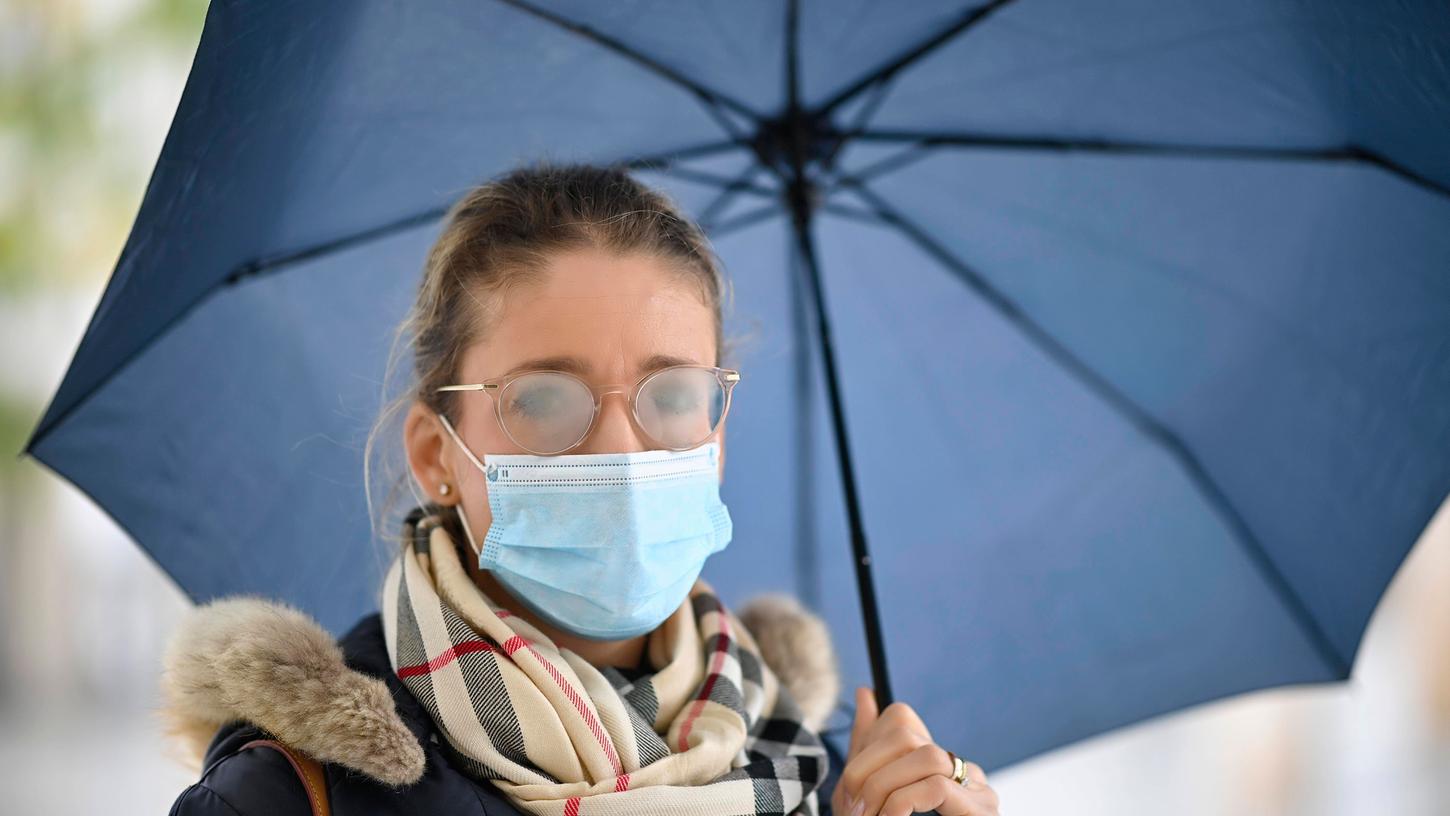 Brille versus Maske: Wie man klare Sicht behält