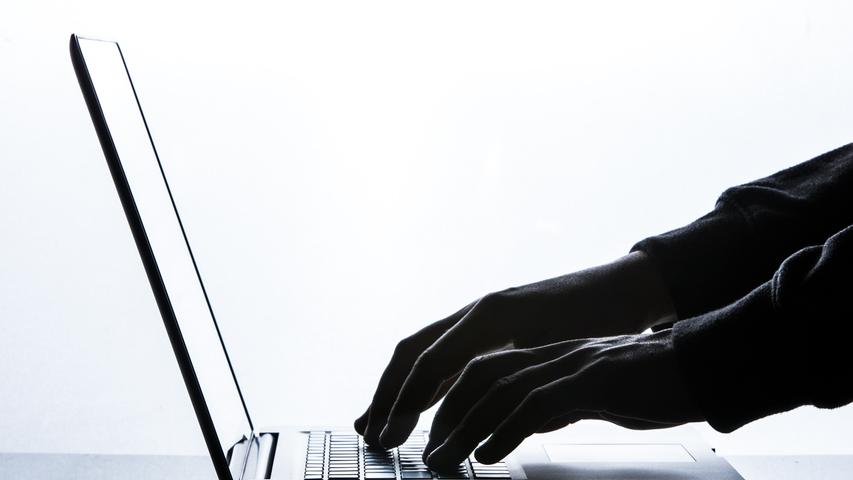 Millionenbetrug im Internet: Polizei nimmt 18 Kriminelle fest