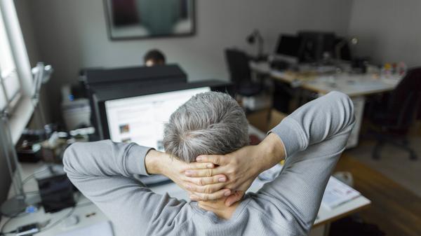 Arbeitgeber sollen nach Möglichkeit ihren Angestellten das Arbeiten im Homeoffice ermöglichen. Berufe im öffentlichen Dienst, die zu mindestens 50 Prozent im Homeoffice ausgeübt werden können, sollen im vollen Umfang individuell ihre Arbeitszeiten anpassen dürfen.
