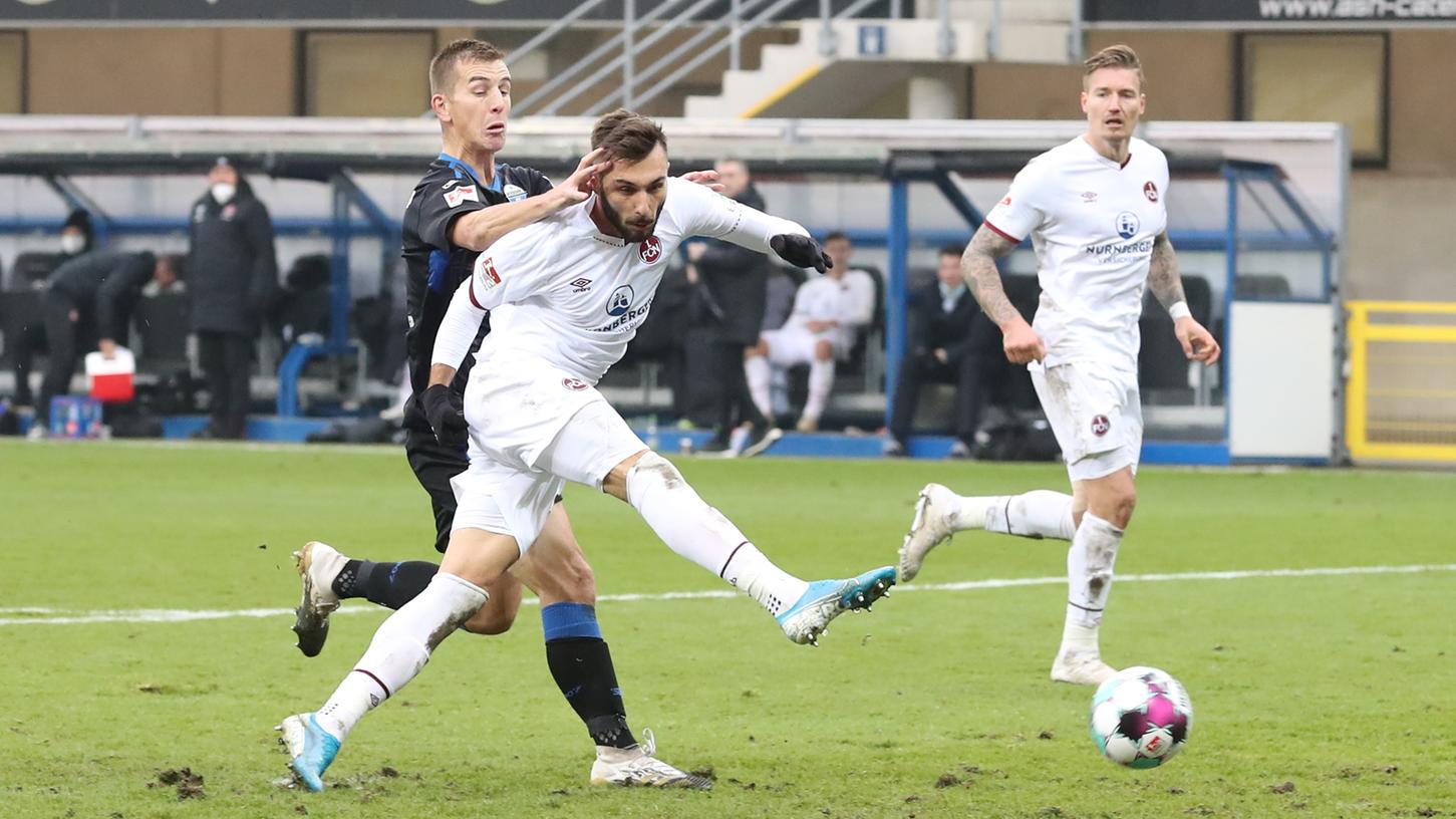 Beim letzten Gastspiel der Nürnberger an der Pader waren keine Zuschauer zugelassen. Nun dürfen sogar Gästefans kommen.
Beim letzten Gastspiel der Nürnberger an der Pader waren keine Zuschauer zugelassen. Nun dürfen sogar Gästefans kommen.