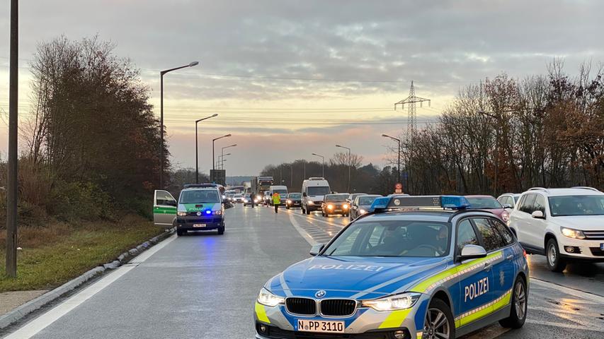 Unfall auf der Südwesttangente: Auto überschlägt sich bei Fürth