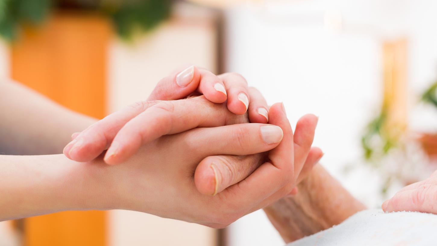 Körperkontakt und emotionale Nähe helfen beim Gesundwerden. Körperkontakt und emotionale Nähe helfen beim Gesundwerden.