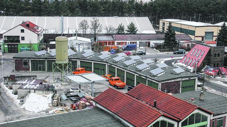 Original: Die Photovoltaikanlage auf dem Röthenbacher Bauhof ist eines von mehreren Projekten zum Klimaschutz. Was künftig sonst noch in Sachen Energiewende getan werden kann, soll ein Klimaschutzbeauftragter ermitteln, der von vier Kommunen gemeinsam beschäftigt werden könnte. Original: Die Photovoltaikanlage auf dem Röthenbacher Bauhof ist eines von mehreren Projekten zum Klimaschutz. Was künftig sonst noch in Sachen Energiewende getan werden kann, soll ein Klimaschutzbeauftragter ermitteln, der von vier Kommunen gemeinsam beschäftigt werden könnte.