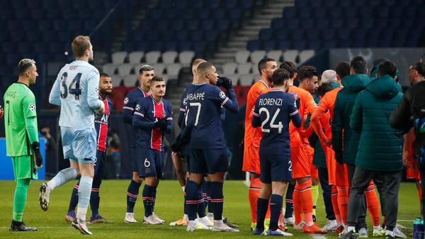 KINA - Großer Ärger bei Fußball-Spiel