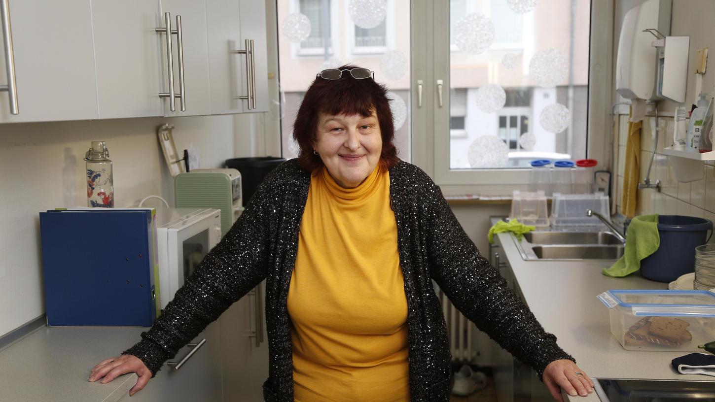 Zufrieden in ihrem kleinen Reich nach einer langen Krisenzeit: Karin Maksimczuk arbeitet seit Herbst 2019 als Hauswirtschaftskraft einer evangelischen Kita in der Altstadt.