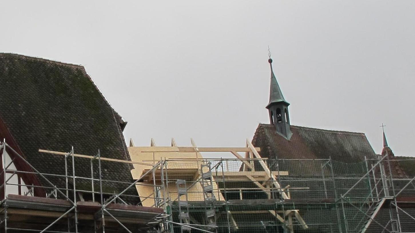 Sanierung läuft: Ein Schutzdach für das Rathaus in Forchheim