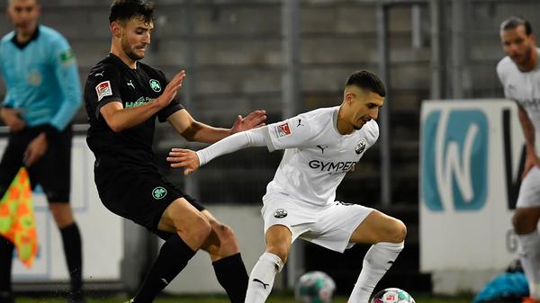 Zu Beginn der Saison stand Maximilian Bauer regelmäßig in der Abwehr. Dann verletzte er sich, Jaeckel machte seine Sache gut, das Kleeblatt hörte nicht mehr auf zu gewinnen – und hatte Bauer seinen Platz verloren. In Sandhausen stellte Stefan Leitl auf eine Dreierkette um und gab Bauer so die Chance zu beweisen, dass man sich auch weiterhin jederzeit auf ihn verlassen könnte.