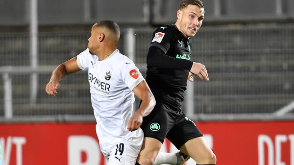 Sein Pass vor dem 2:0 war gar nicht mal so gut, aber weil Sandhausen in der 33. Minute neben sich stand, durfte sich David Raum wenige Sekunden später trotzdem über den nächsten Assist freuen. Viel Gefahr für das eigene Tor ließ er auf seiner Seite nicht zu, dafür wurde er in der 69. Minute selbst noch einmal gefährlich, zog einfach mal ab – und traf den Pfosten.