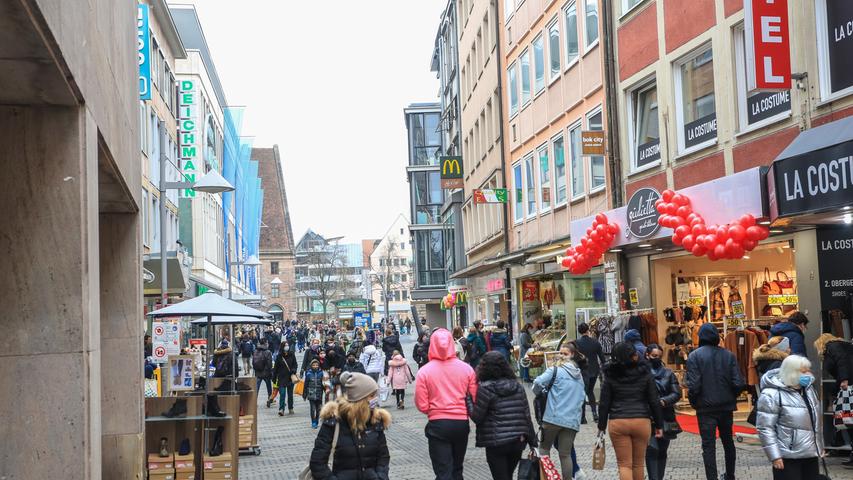 Angst vor komplettem Shutdown: Großer Andrang in Nürnbergs Innenstadt