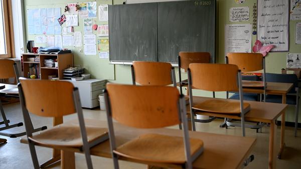 Die Vorsitzende der Gewerkschaft für Bildung und Wissenschaft fordert mehr Unterstützung von der Bundesregierung: "Die Schulen müssen Freiräume bekommen, weiter Konzepte für Wechsel- und Fernunterricht zu erarbeiten. Alle brauchen eine Perspektive über den 10. Januar hinaus."