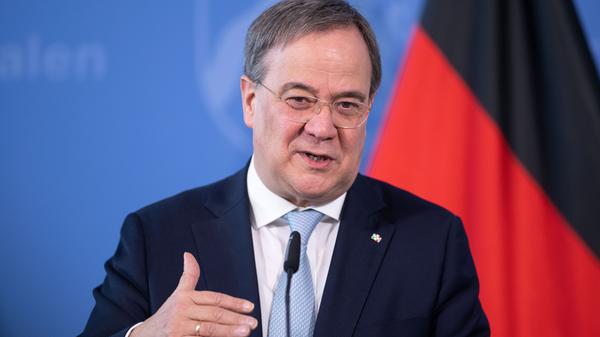 Armin Laschet schließt harte Maßnahmen nach dem 10. Januar nicht aus. Laschet sagte am Sonntag: "Das hat die Pandemie in diesem Jahr gelehrt: Jegliche Prognose (...), die über vier Wochen ausgerichtet ist, geht schief."