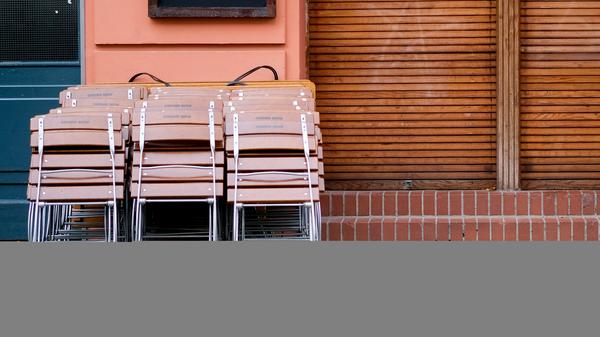"Die bisher vorgesehenen Gelder reichen bei weitem nicht aus, um eine Pleitewelle in den Innenstädten zu verhindern", kritisiert der Handelsverband. Angesichts des harten Lockdowns ab Mittwoch kündigte die Bundesregierung am Sonntag eine umfassende Ausweitung der Corona-Finanzhilfen für Unternehmen an.