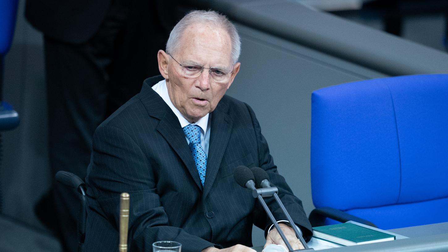 Bundestagspräsident Wolfgang Schäuble rechnet noch mit Änderungen bei der Reihenfolge, in der die Bevölkerung in Deutschland gegen das Coronavirus geimpft werden soll.