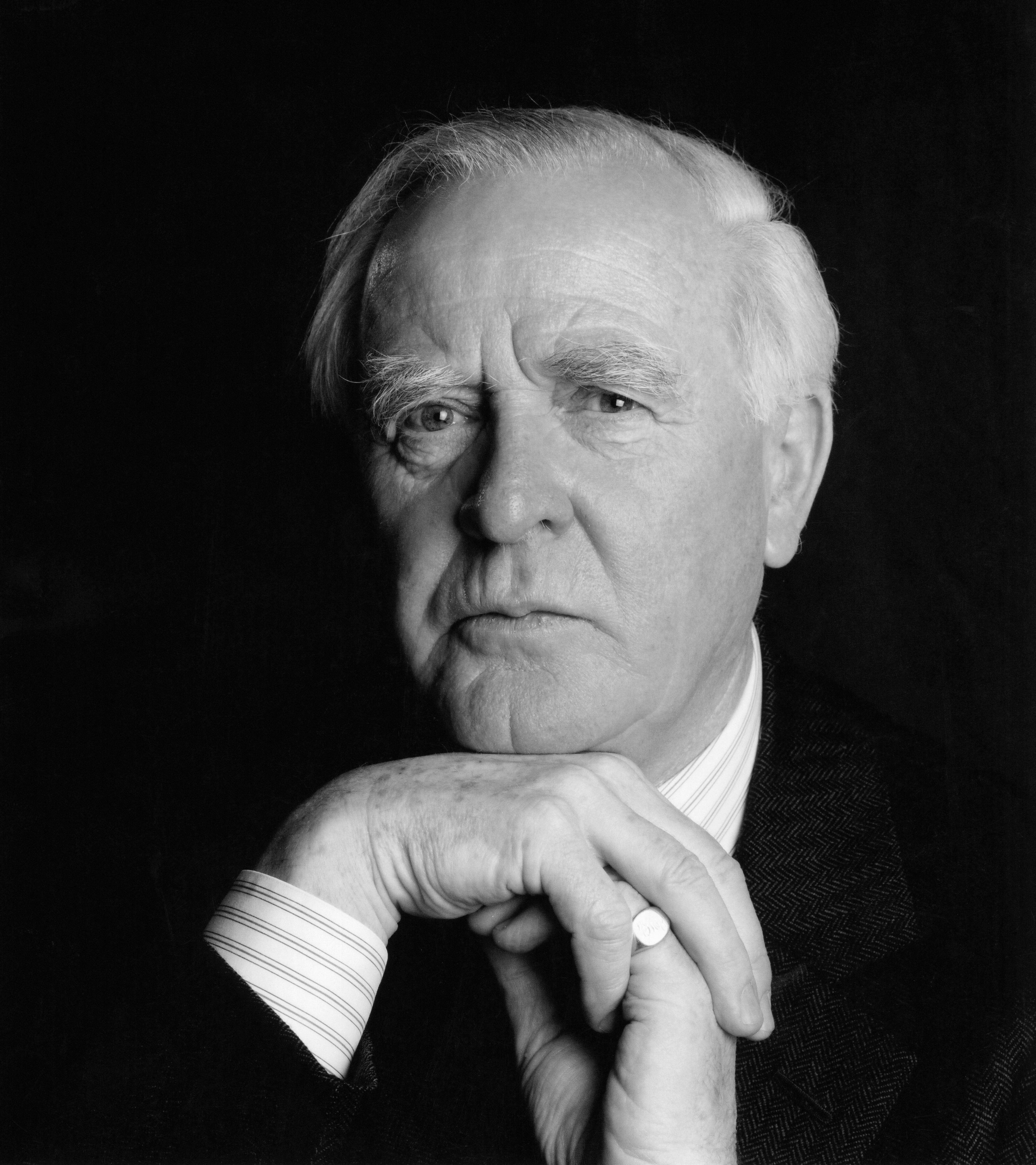 Mit "Der Spion, der aus der Kälte kam" schaffte John le Carré 1963 den Durchbruch. Nun ist der Autor intelligenter Spionageliteratur im Alter von 89 Jahren gestorben.