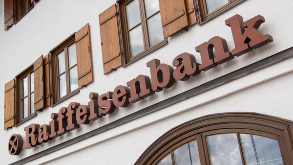 Banken und Sparkassen dürfen ebenfalls trotz des Lockdowns weiterhin ihre Pforten öffnen.
