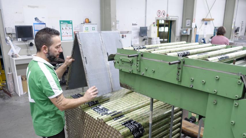 Der Betrieb ist europaweit führend in der Geschenkpapier-Herstellung.