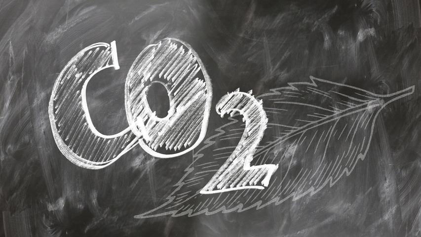 2019 stößt die Bekleidungsindustrie 1.458 Millionen Tonnen Treibhausgase in die Umwelt aus – mit alarmierenden Folgen für unsere Umwelt. 2019 stößt die Bekleidungsindustrie 1.458 Millionen Tonnen Treibhausgase in die Umwelt aus – mit alarmierenden Folgen für unsere Umwelt.