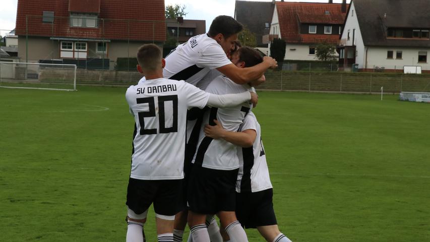 Jubel beim SV Ornbau nach dem 2:0-Heimsieg im Abstiegskrimi gegen Freystadt.
