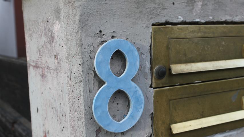 Gemalt, emailliert, kunstvoll und schlicht: Das sind die Forchheimer Hausnummern