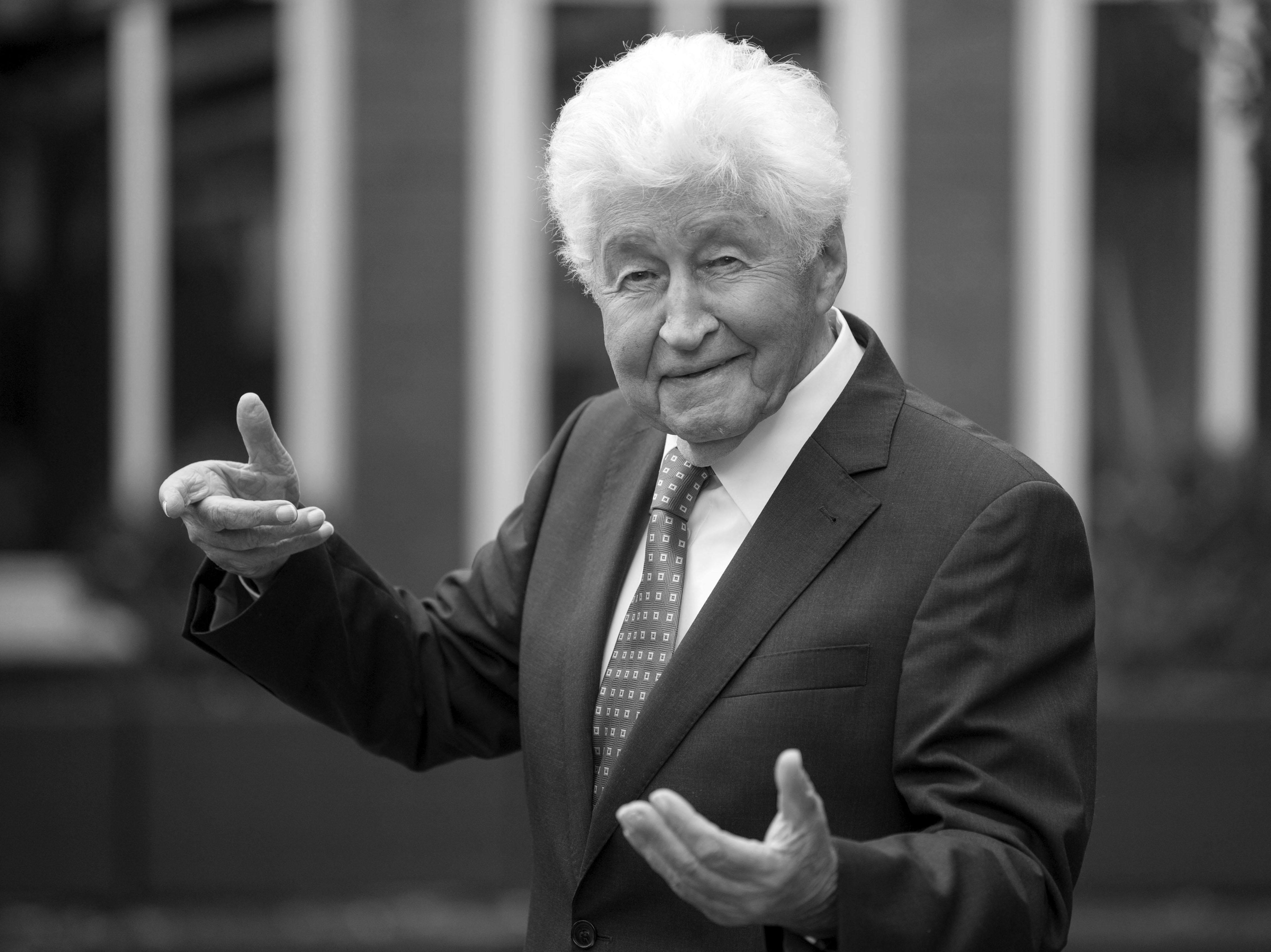 Mit den Fischer-Chören wurde er berühmt und nahm über 50 Alben auf: Gotthilf Fischer war über viele Jahrzehnte der Hüter des deutschen Liedguts. Er starb im Alter von 92 Jahren.