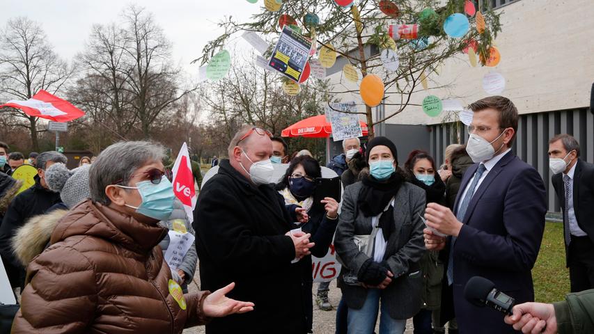 Klinik-Personal und Umweltschutz: Viel Protest vor Stadtratssitzung