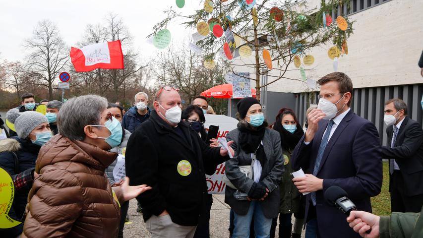 Klinik-Personal und Umweltschutz: Viel Protest vor Stadtratssitzung