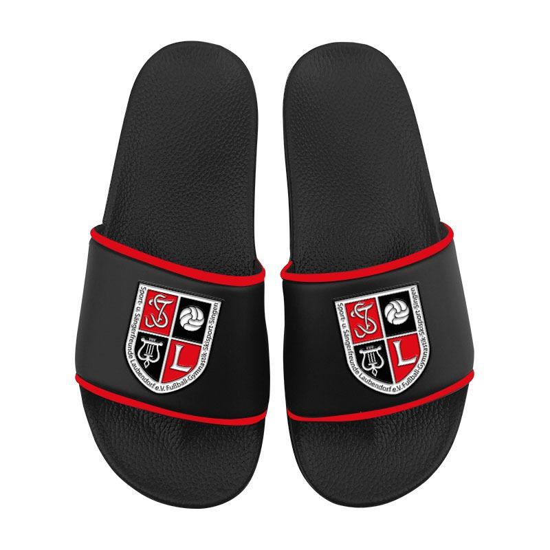 Auch unter der Dusche bekennen die Sportfreunde Laubendorf Farbe.