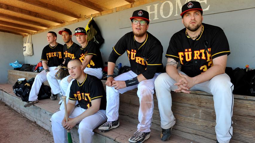 Die Kleidung, die die Baseballspieler der Fürth Pirates tragen, können auch deren Fans kaufen. Vor allem die Base-Caps sind sehr gefragt.